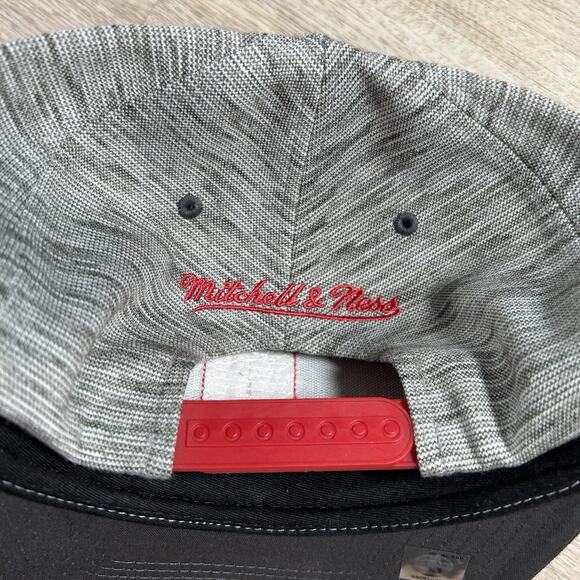 Mitchell & Ness Chicago Bulls Hat Snapback NBA Basketball Jordan Gray Black Cap - Picture 2 of 8
